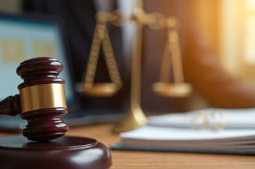 © Vadym - stock.adobe.com Foto: Richterhammer und Waage